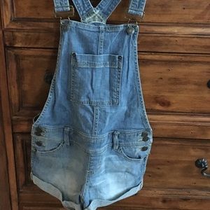 Mossimo Women’s Bib Overall Jean Shorts - Size XS